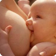 Как помочь малышу приложиться к груди